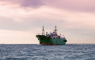 navires dans les eaux russes